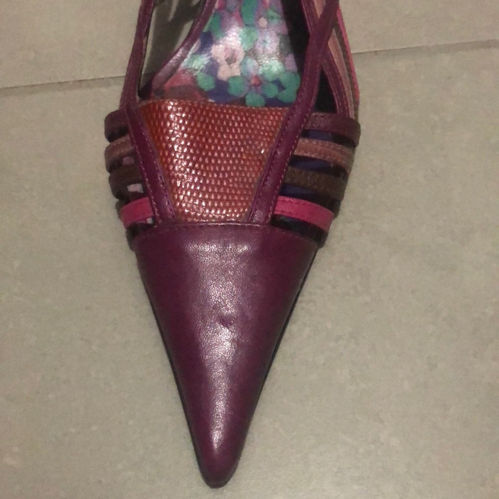 Shoe - Picture 2 of 7